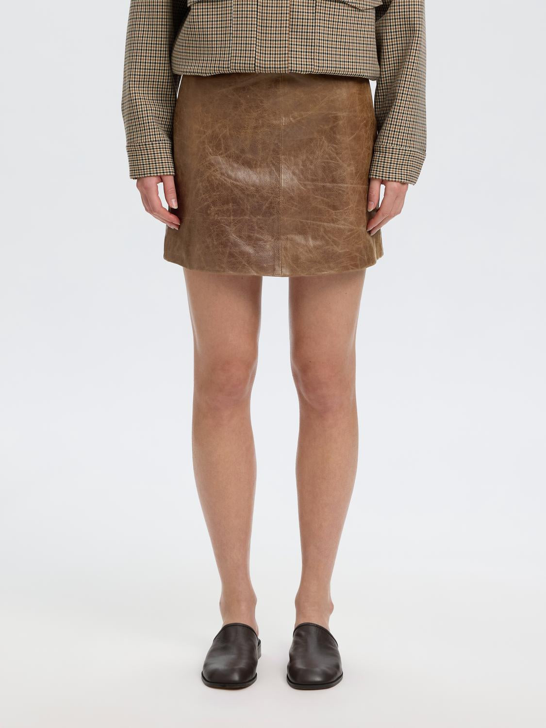 model_shot-front